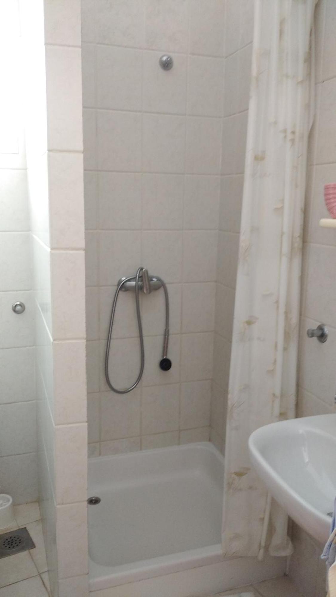 Moki Apartment Vis Bilik gambar