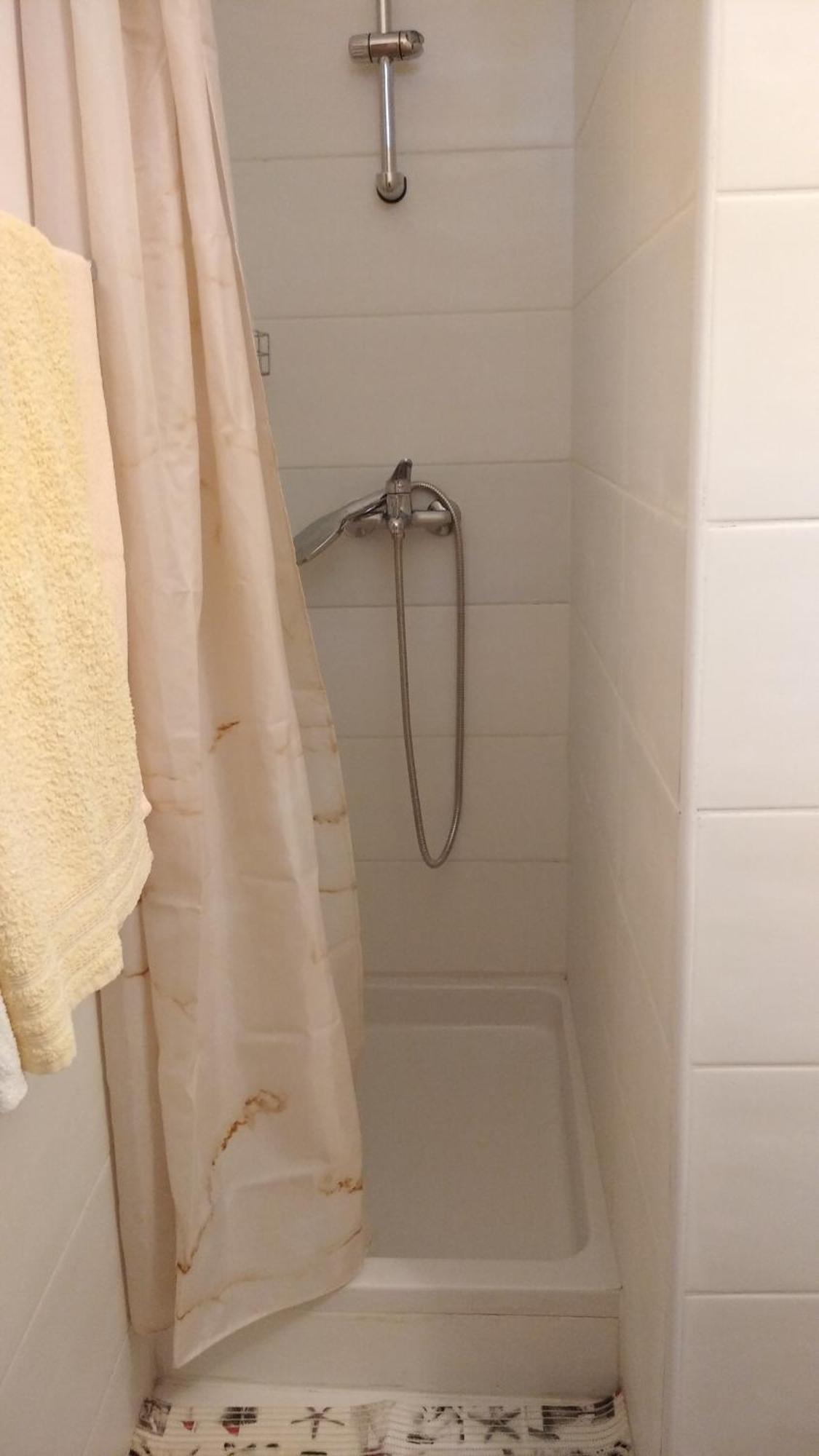 Moki Apartment Vis Bilik gambar